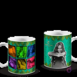 Mugs Karol G Tropicoqueta: collage colorido de la artista y retrato en blanco y negro con fondo tropical