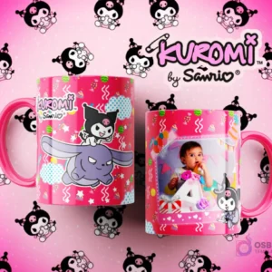 Tazas Kuromi con Cinnamoroll y diseño de cumpleaños infantil: una con Kuromi montando a Cinnamoroll, la otra con foto de bebé y el número 4 en tono rosa.