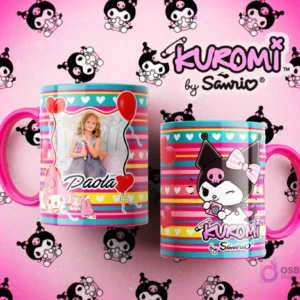 Tazas Kuromi personalizadas con rayas rosas y teal: una con foto de niña Paola y globos, la otra con Kuromi tomando una foto.