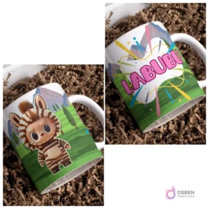 Taza sublimada con Labubu disfrazado de animal rayado en un valle montañoso, junto a taza con logo Labubu y picos de montaña sobre fondo marrón.