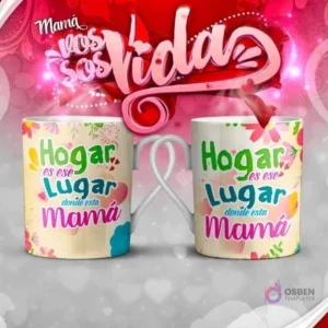 Mockup de dos tazas con diseño floral cálido y la frase unificada 'Hogar es ese Lugar donde está Mamá', ideal para sublimar en el Día de la Madre.