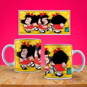 Maqueta de taza de café con diseño de Mafalda bailando al ritmo de un tocadiscos en un fondo amarillo vibrante y garabatos.
