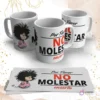 Taza de Mafalda con la frase 'Por favor NO MOLESTAR enserio' en blanco y negro con la niña sentada
