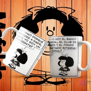 Dos tazas blancas de sublimación con diseños en blanco y negro de Mafalda. Una dice 'No tengo porqué obedecer a nadie, yo soy un presidente!' y la otra 'Y yo soy el Banco Mundial... Fondo Monetario Internacional!'.