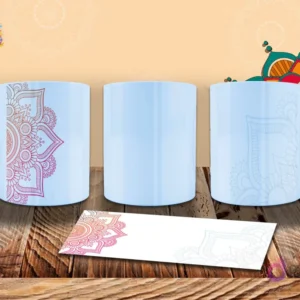 Taza sublimada con elegante mandala de contorno en tonos rosados y rojizos, con detalles florales. Mockup presentado sobre madera.