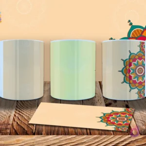 Taza sublimada con un mandala en tonos terracota y verde azulado sobre un fondo beige suave. Diseño parcial y elegante. Mockup.