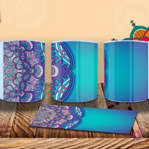 Taza con un mandala geométrico y floral en tonos turquesa y púrpura, diseño parcial que se extiende por la taza. Mockup.