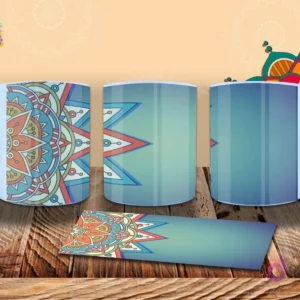 Taza sublimada con un mandala geométrico en tonos tierra y azules sobre un fondo verde azulado suave. Diseño parcial y moderno.