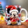 Mickey Mouse en traje de Santa 3D con cinturón dorado, sobre fondo de bloques grises y lazos rojos, en una taza de sublimación.