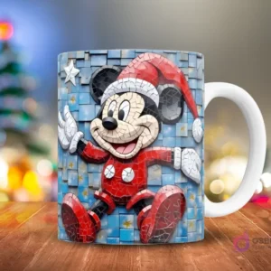 Mickey Mouse en traje de Santa estilo mosaico 3D, sobre un fondo de cuadrados azules y estrellas, en una taza de sublimación.