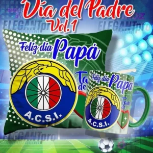 Mockup de una taza y un cojín sublimados con el escudo de AC Barnechea (ACSI) y el mensaje 'Feliz día Papá', ambientado en un estadio de fútbol.