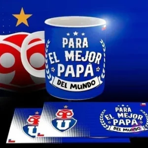 Taza sublimada con el logo de Universidad de Chile y la frase 'Para el mejor papá del mundo', acompañada de los archivos digitales planos en un vibrante fondo azul.
