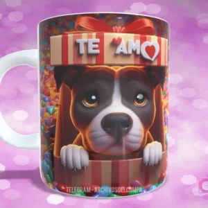Taza sublimada con cachorro tipo Pitbull con mirada tierna en caja de regalo con lazo rojo y 'TE AMO'