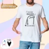 Hombre con polera blanca sublimada con Flork enojón y la frase 'Soy un padre ENOJÓN PERO ASÍ ME AMAN'. De fondo, 'Feliz Día Pa!' y logo Flork.