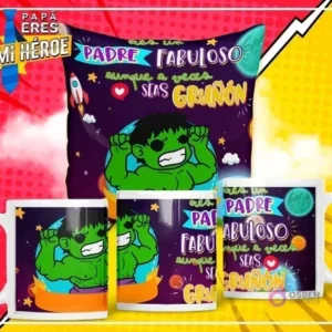 Mockup de pack plantillas sublimación Día del Padre con diseño de Hulk. Cojín y dos tazas mostrando al personaje con la frase 'Padre fabuloso aunque a veces seas gruñón' sobre fondo azul espacial.
