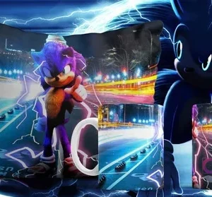 Plantilla sublimación Sonic la Película corriendo en ciudad nocturna con luces de neón en cojín y tazas, fondo oscuro con rayos.