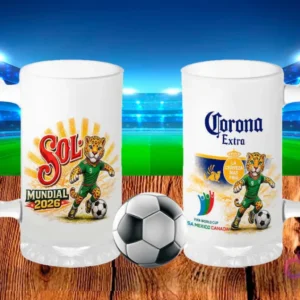 Dos tarros cerveceros blancos sublimados con diseños de cerveza Sol Mundial 2026 y Corona Extra, ambos con el jaguar mascota del Mundial 2026, sobre un fondo de estadio de fútbol