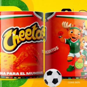 Par de tazas blancas sublimadas con diseños de Cheetos 'Torciditos' y las mascotas del Mundial 2026, con un fondo amarillo que simula un campo de fútbol
