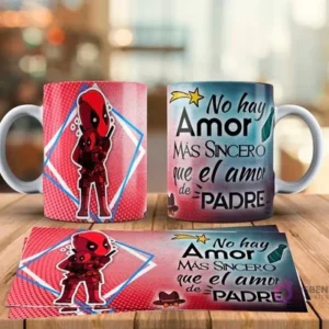 Tazas sublimadas Día del Padre con diseño de Deadpool padre abrazando a Deadpool bebé y frase No hay amor más sincero que el amor de Padre. Incluye plantilla de sublimación.
