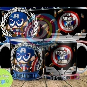 Mockup de dos tazas sublimadas con diseño del Capitán América, una dice 'Aquí Toma Papá Noble' y la otra 'Un Ejemplo A Seguir Feliz Día Papá'. El fondo azul con balas y el escudo del Capitán América, junto a una pancarta superior, complementa el diseño.