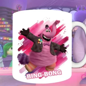 Plantilla de sublimación para taza con Bing Bong de Intensamente 2, diseño PNG del amigo imaginario sonriente con brazos abiertos y fondo artístico rosa.