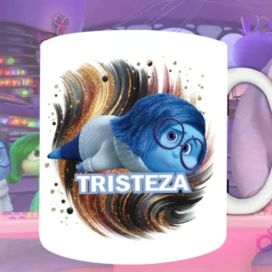 Plantilla de sublimación para taza con Tristeza de Intensamente 2, diseño PNG acostada y melancólica con fondo artístico oscuro, dorado y azul.