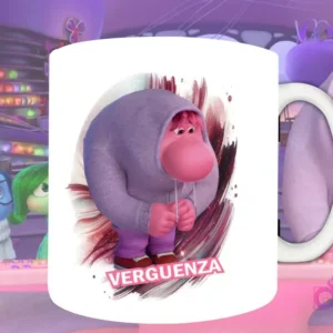 Plantilla de sublimación para taza con Vergüenza de Intensamente 2, diseño PNG del personaje rosado encorvado con sudadera y fondo artístico rosa.