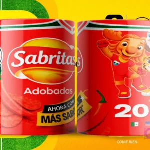 Par de tazas blancas sublimadas con diseños de Sabritas Adobadas y las mascotas del Mundial 2026, con un fondo amarillo que simula un campo de fútbol y una pelota en primer plano