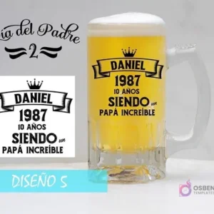 Plantilla editable para sublimar jarra con diseño de corona, cinta y texto personalizable 'DANIEL 1987 10 AÑOS SIENDO un PAPÁ INCREÍBLE'. Mockup de chopero.