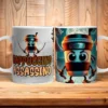 Taza con diseño de sublimación de un vaso de café cartoon ninja con katanas y el texto 'CAPPUCCINO ASSASSINO' en primer plano sobre fondo de madera.