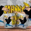 Dos tazas blancas con diseño de Johnny Bravo con gafas de sol, brazos cruzados y el nombre Johnny Bravo en amarillo. Fondo de siluetas grises de Johnny Bravo.