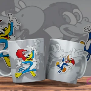 Dos tazas blancas con diseño del Pájaro Loco. El Pájaro Loco volando y riendo. Fondo con siluetas grises del personaje.