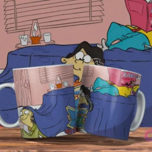 Dos tazas rosas con diseño de Ed, Edd y Eddy. Los tres amigos en un sofá, Ed leyendo. Fondo rosado con interior de casa.