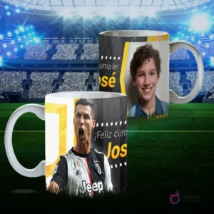 Plantilla de taza personalizada '¡Feliz Cumple José!' con foto de niño y Cristiano Ronaldo en uniforme de Juventus celebrando, con detalles dorados y negros, sobre fondo de estadio.
