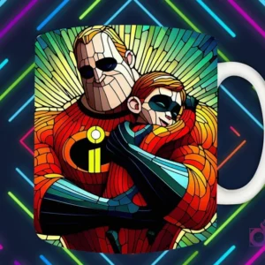 Mockup de taza blanca con diseño del Señor Increíble abrazando a Jack-Jack en estilo vitral, fondo oscuro con luces de neón 'PAPÁS DIVERTIDOS'.