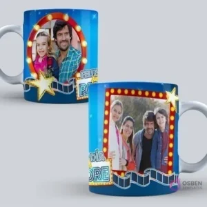 Taza sublimada con diseño temático de cine para el Día del Padre, presentando la frase 'Feliz Día del Padre' dentro de un marco de marquesina con estrellas y una tira de película.