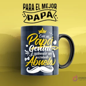 Taza de sublimación con diseño 'Eres un Papá Genial y además un excelente Abuelo', con corona y bigote, en amarillo y blanco sobre fondo azul a cuadros.