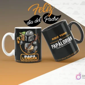 Dos tazas sublimadas del Día del Padre. Una blanca con 'Papalorian' (The Mandalorian con Baby Yoda) y otra negra con 'Aquí Toma El Papalorian'. Fondo gris con bigotes y 'Feliz día del Padre'.