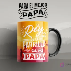 Taza de sublimación con diseño 'El Rey de la Parrilla es mi Papá' en blanco y rojo, con una corona, sobre un vibrante fondo degradado naranja y amarillo.