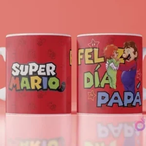 Mockup de taza con diseño para el Día del Padre de Super Mario abrazando a un bebé y la frase 'Feliz Día Papá!', fondo rojo con patrones de Mario