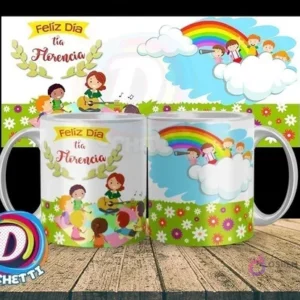Taza regalo para educadora de párvulos con diseño de maestra tocando guitarra, niños, arcoíris y mensaje 'Feliz Día Tía Florencia'.