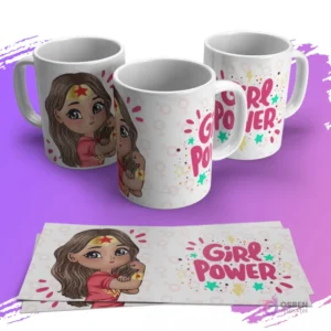 Tres tazas blancas sublimadas con diseño de una niña estilo chibi de pelo oscuro y estrella en la frente inspirada en Wonder Woman y texto 'Girl Power', junto a dos plantillas planas