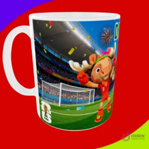 Taza sublimada con la mascota alce celebrando frente a una portería de fútbol y el trofeo FIFA 2026