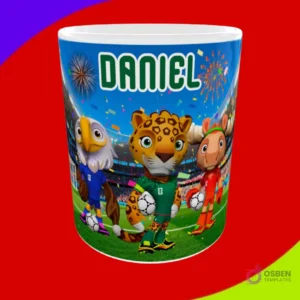 Mug sublimado con las tres mascotas (águila, jaguar, alce) con balones en estadio y el nombre Daniel
