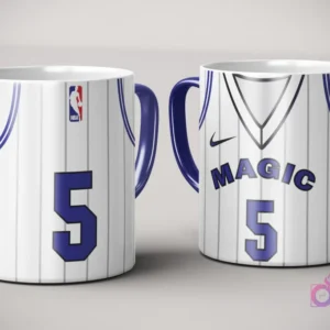 Par de tazas de sublimación con diseño de jersey blanco y azul de Orlando Magic, número 5, con logo Nike y logotipo NBA, sobre fondo gris claro.