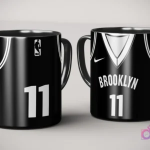 Par de tazas de sublimación con diseño de jersey negro y blanco de Brooklyn Nets, número 11, con logo Nike y logotipo NBA, sobre fondo gris claro.