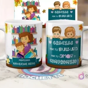 Mug sublimado para profesora, con personaje femenino rodeada de libros 'Profesora Katherine Rojas' y otra vista con niños y 'Gracias por tu dulzura, amor y compromiso'.