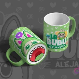 Mug de sublimación verde limón con diseño de Labubu de bocas y el nombre Alejandra, exhibido en doble vista.