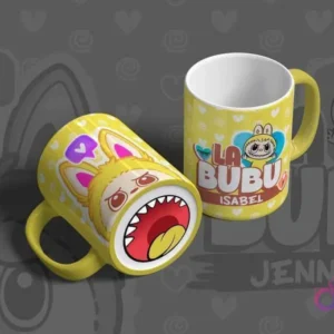 Mug de sublimación amarillo vibrante con diseño de Labubu de bocas y el nombre Isabel, presentado artísticamente.