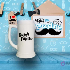 Shoperos blanco con diseño de sublimación 'Super Papito' en caligrafía negra, sobre fondo azul decorado con motivos masculinos.